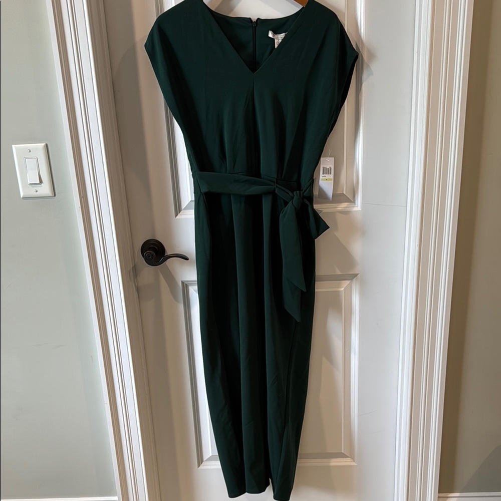 NWT Elegant Green V-Neck Jumpsuit Size 4